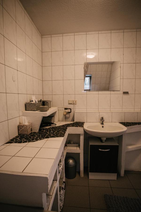 Eigenes Maisonettehaus In Idyllischer Lage Mit Balkon, Nahe Messe, 24H Self-Check In, Gratis Parken Schwabach Luaran gambar