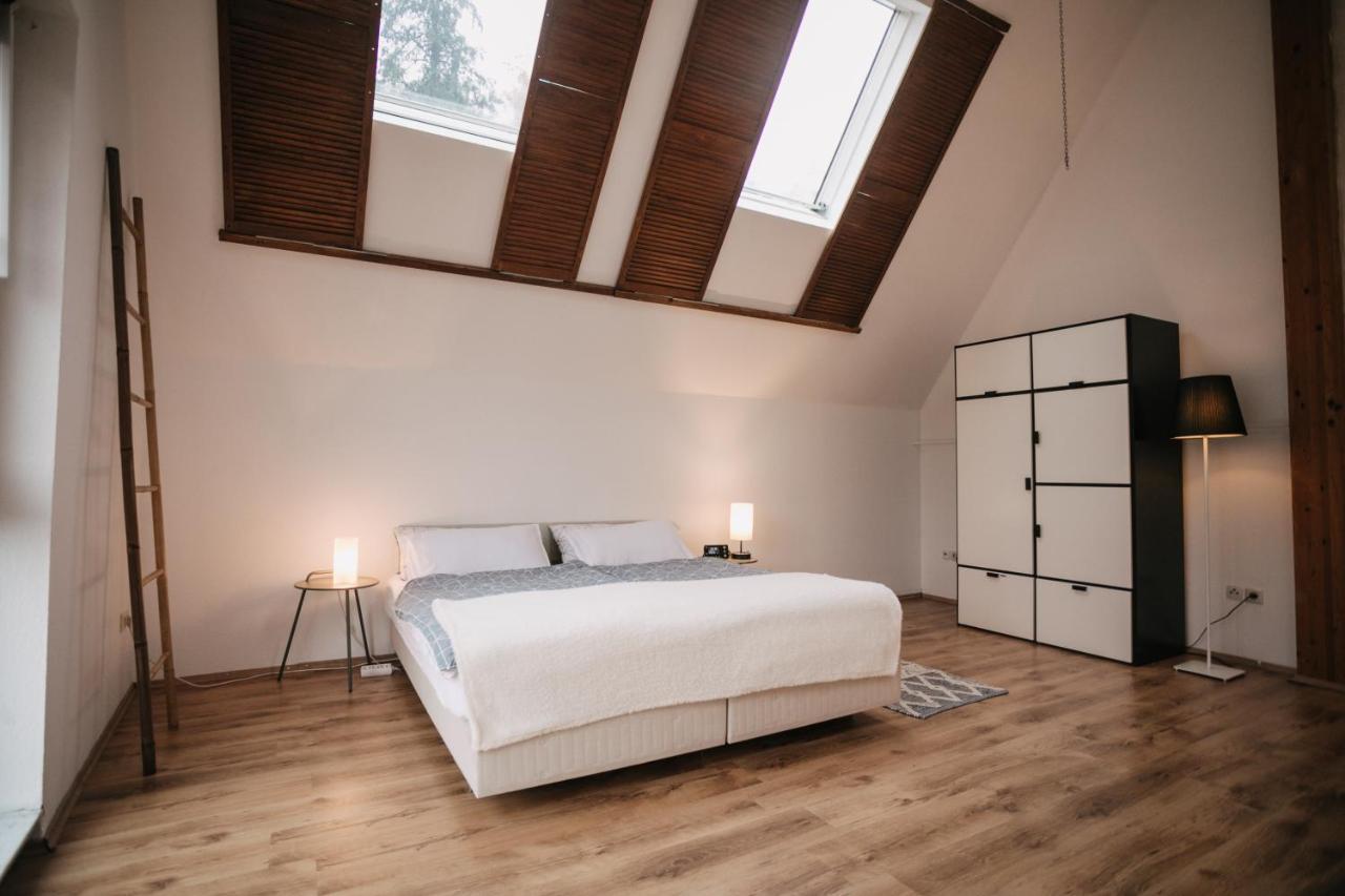 Eigenes Maisonettehaus In Idyllischer Lage Mit Balkon, Nahe Messe, 24H Self-Check In, Gratis Parken Schwabach Luaran gambar