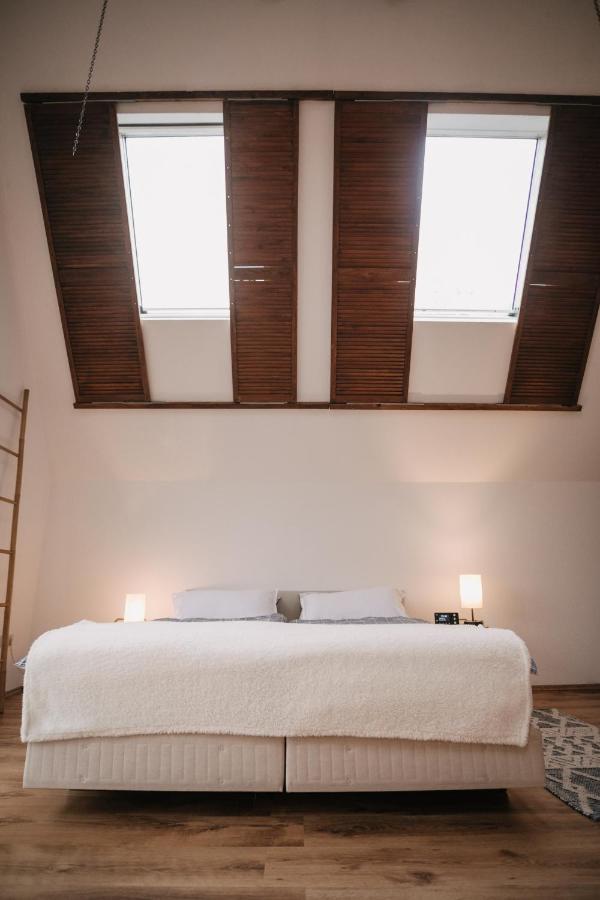 Eigenes Maisonettehaus In Idyllischer Lage Mit Balkon, Nahe Messe, 24H Self-Check In, Gratis Parken Schwabach Luaran gambar