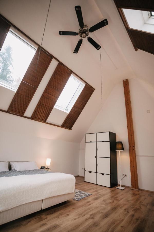 Eigenes Maisonettehaus In Idyllischer Lage Mit Balkon, Nahe Messe, 24H Self-Check In, Gratis Parken Schwabach Luaran gambar