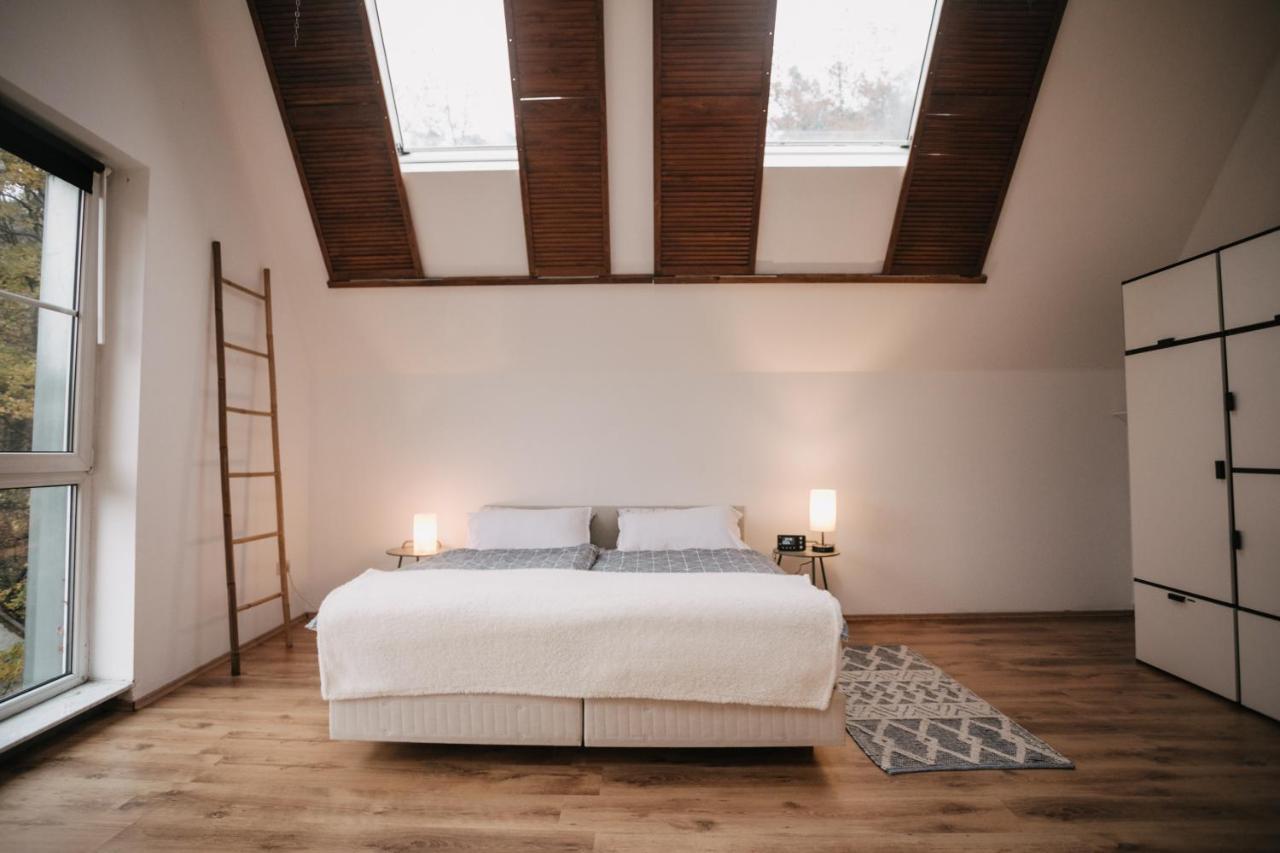 Eigenes Maisonettehaus In Idyllischer Lage Mit Balkon, Nahe Messe, 24H Self-Check In, Gratis Parken Schwabach Luaran gambar