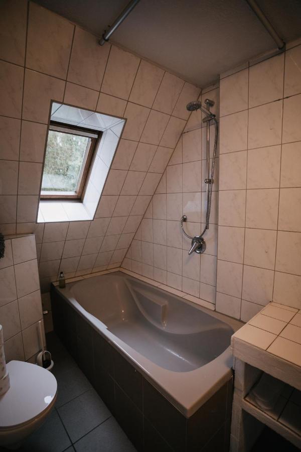 Eigenes Maisonettehaus In Idyllischer Lage Mit Balkon, Nahe Messe, 24H Self-Check In, Gratis Parken Schwabach Luaran gambar