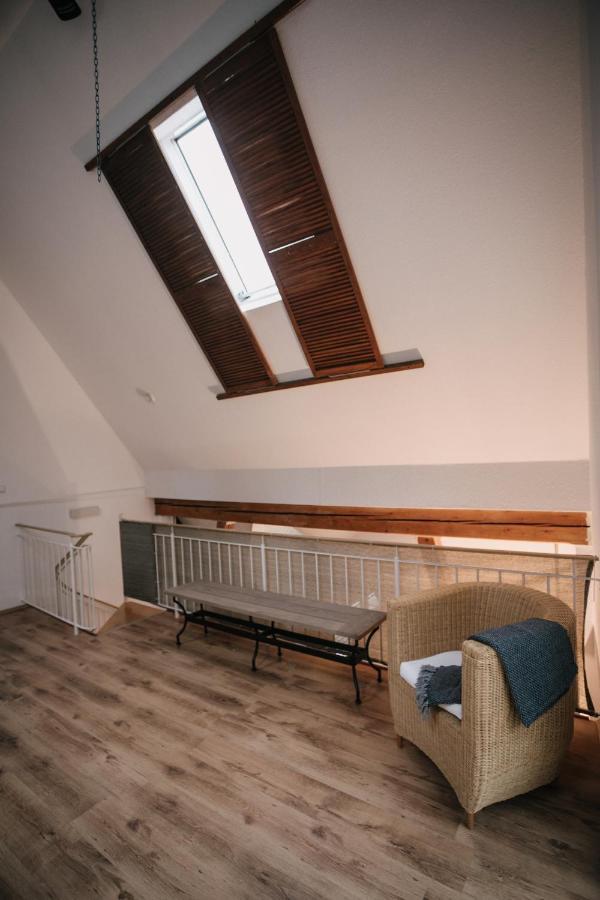 Eigenes Maisonettehaus In Idyllischer Lage Mit Balkon, Nahe Messe, 24H Self-Check In, Gratis Parken Schwabach Luaran gambar