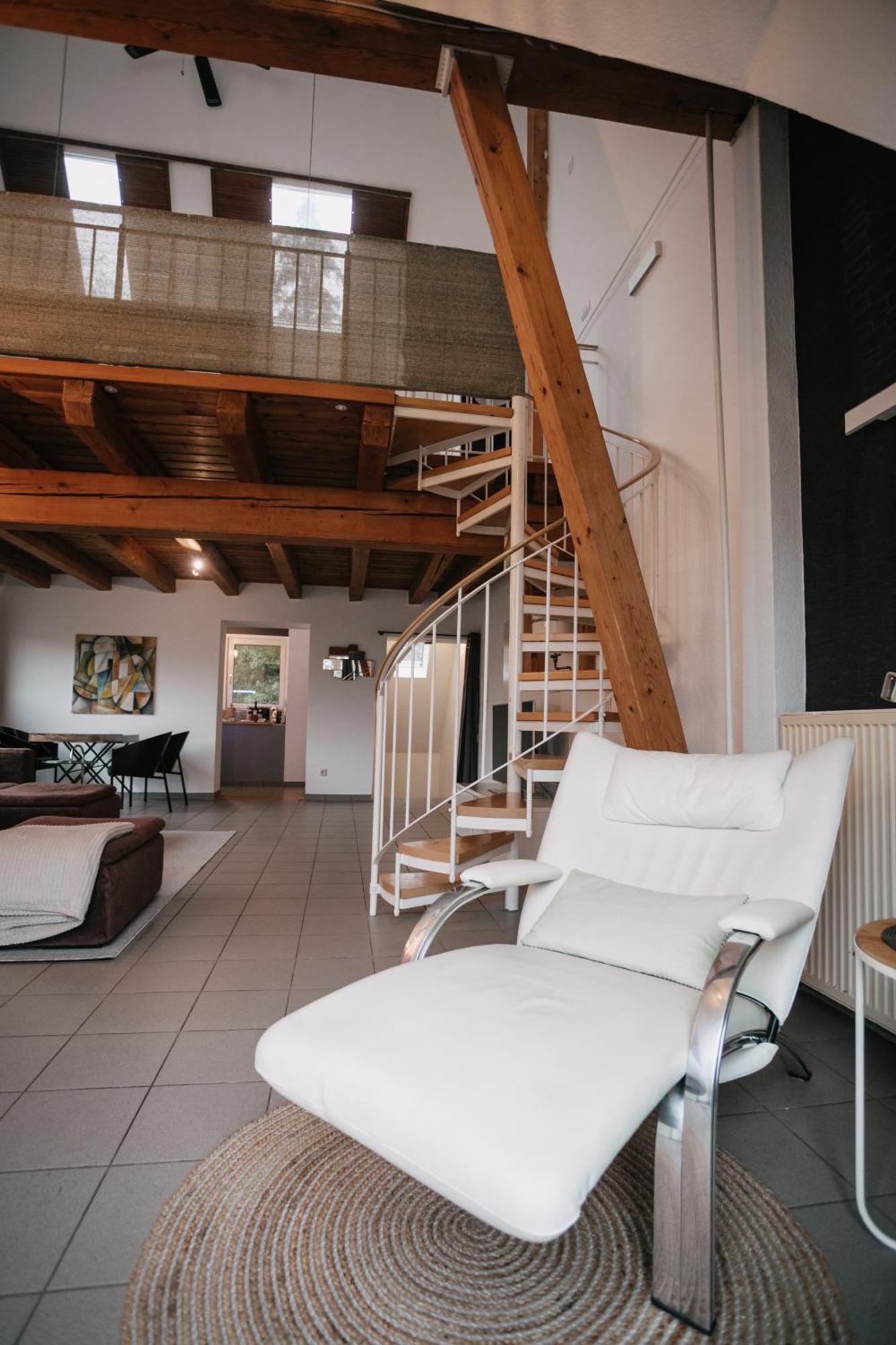 Eigenes Maisonettehaus In Idyllischer Lage Mit Balkon, Nahe Messe, 24H Self-Check In, Gratis Parken Schwabach Luaran gambar