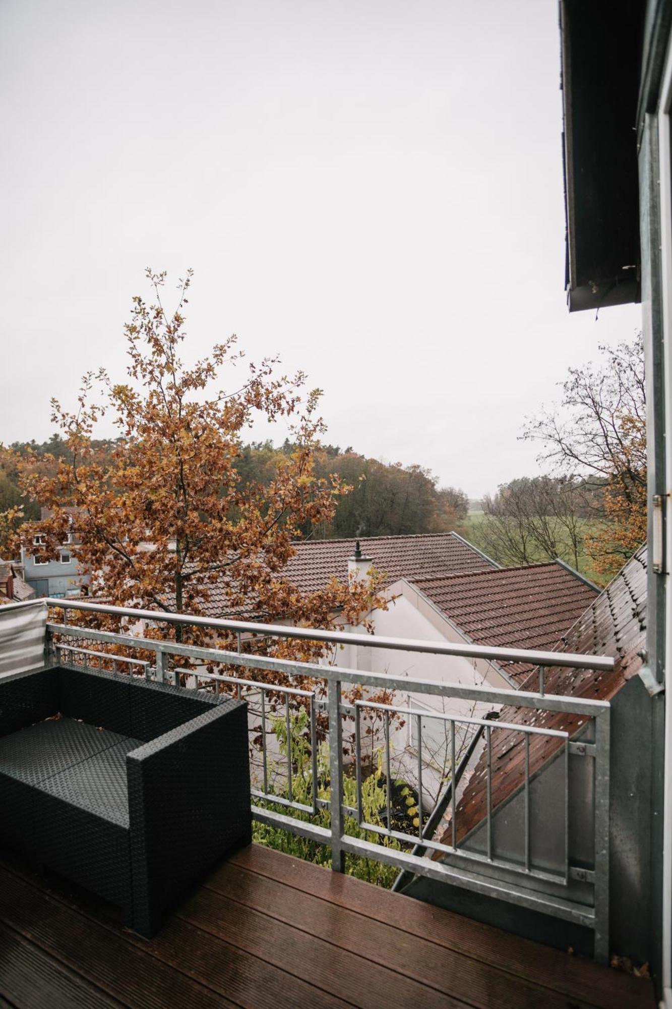 Eigenes Maisonettehaus In Idyllischer Lage Mit Balkon, Nahe Messe, 24H Self-Check In, Gratis Parken Schwabach Luaran gambar